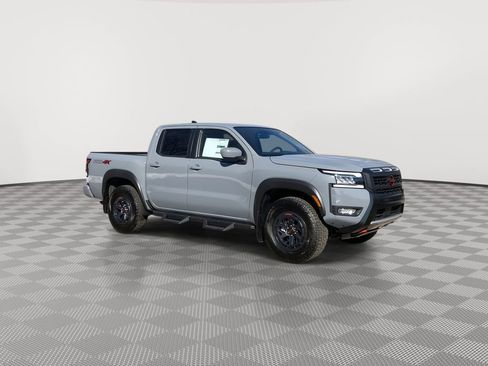 Certified 2025 Nissan Frontier PRO-4X image 13