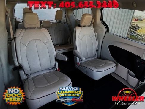Used 2017 Chrysler Pacifica Limited FWD image 10