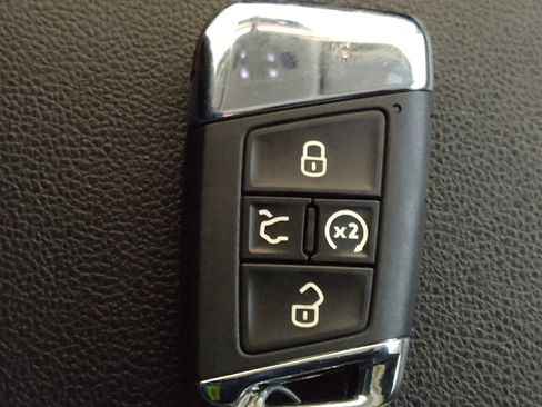 Used 2021 Volkswagen Atlas SE w/ Towing Package image 32