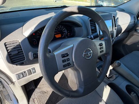 Used 2014 Nissan Frontier SV image 10