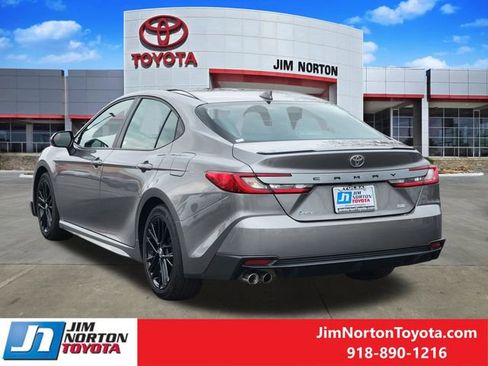 Used 2025 Toyota Camry SE image 8