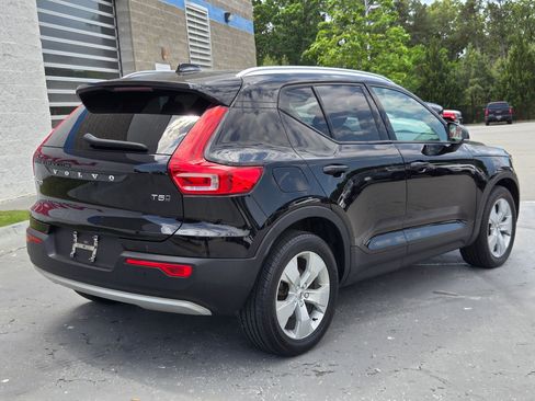 Used 2022 Volvo XC40 T5 Momentum AWD/4WD image 7