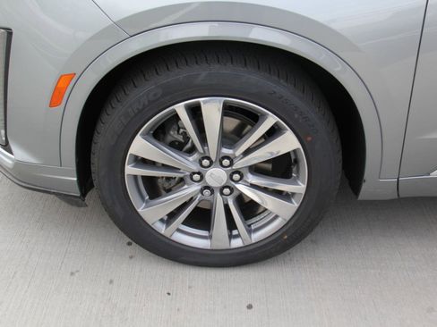 Used 2024 Cadillac XT6 Premium Luxury FWD image 41