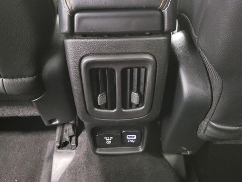 Used 2019 Jeep Compass Latitude w/ Cold Weather Group FWD image 23