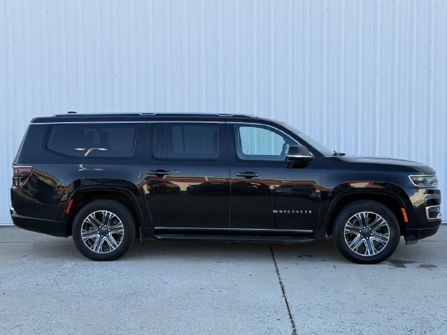 Used 2023 Jeep Wagoneer L Series II AWD/4WD image 3