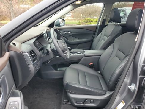 Certified 2023 Nissan Rogue SV w/ SV Premium B Package image 5