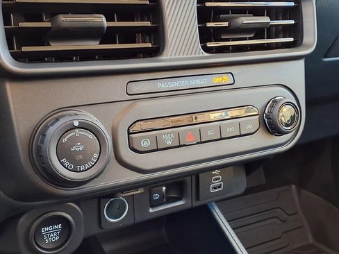 New 2025 Ford Maverick Lariat w/ Black Appearance Package image 7