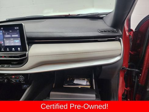 Certified 2025 Jeep Compass Limited image 36