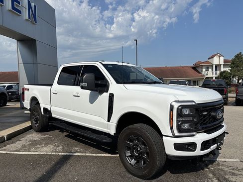 Used 2023 Ford F350 XLT w/ XLT Premium Package AWD/4WD image 8