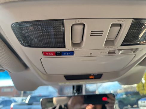 Used 2017 Subaru Outback 3.6R Limited image 28