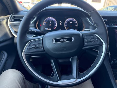 New 2025 Jeep Grand Cherokee L Laredo image 15