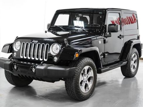 Used 2017 Jeep Wrangler Sahara w/ Connectivity Group AWD/4WD image 6