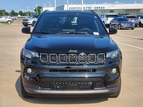 Used 2026 Jeep Compass Latitude AWD/4WD image 2