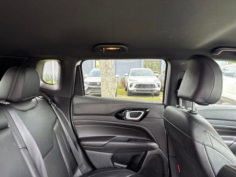 Used 2025 Jeep Compass Trailhawk AWD/4WD image 11