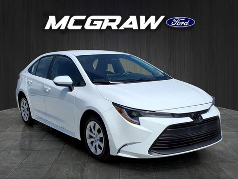 Used 2025 Toyota Corolla LE FWD image 3