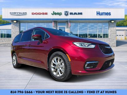 Used 2023 Chrysler Pacifica Touring-L