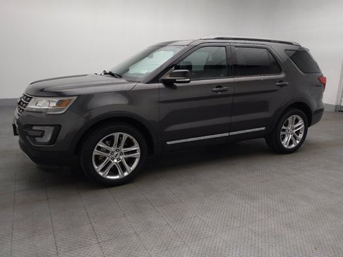Used 2017 Ford Explorer XLT w/ Equipment Group 202A AWD/4WD image 2