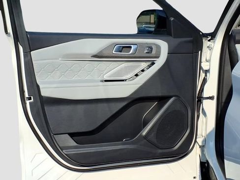 Used 2025 Ford Explorer Platinum w/ Ultimate Package RWD image 9