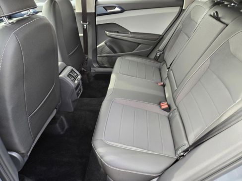 Used 2024 Volkswagen Taos SE image 10