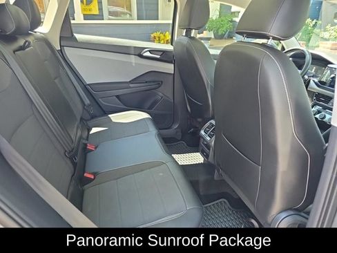 Used 2023 Volkswagen Taos SE w/ Panoramic Sunroof Package AWD/4WD image 7
