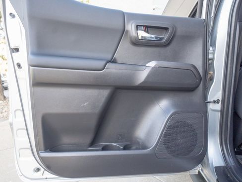 Used 2022 Toyota Tacoma TRD Off-Road image 16