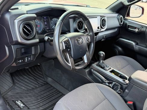 Used 2019 Toyota Tacoma TRD Off-Road AWD/4WD image 18