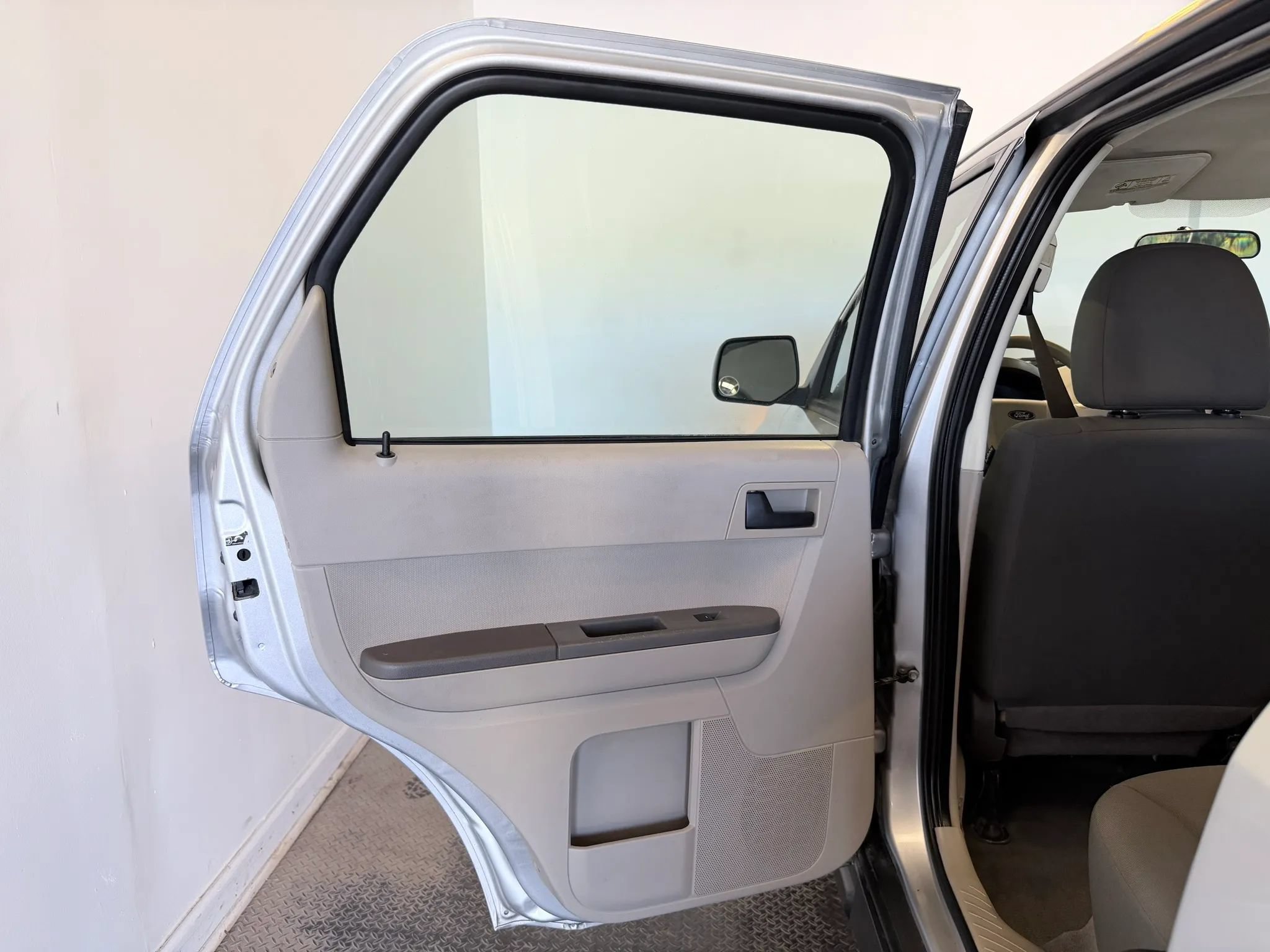 Used 2010 Ford Escape XLS FWD image 32