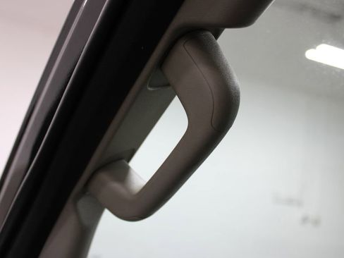 Used 2017 Nissan Frontier SV w/ SV Value Truck Package image 25