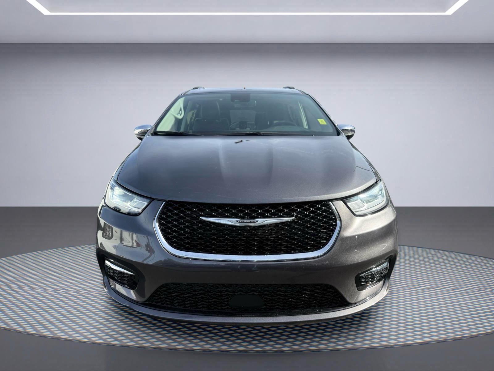 Used 2023 Chrysler Pacifica Limited FWD image 12