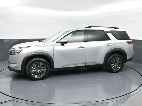 Used 2024 Nissan Pathfinder SV image 27