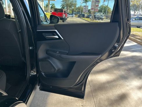 Used 2023 Mitsubishi Outlander ES image 29