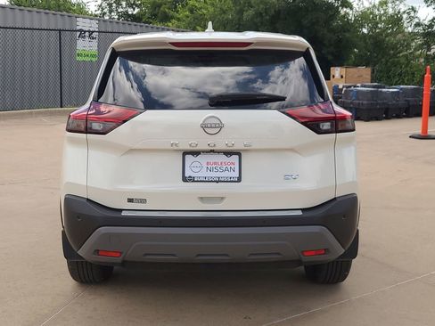 Certified 2023 Nissan Rogue SV FWD image 3