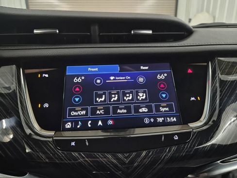 Certified 2025 Cadillac XT6 Premium Luxury image 33