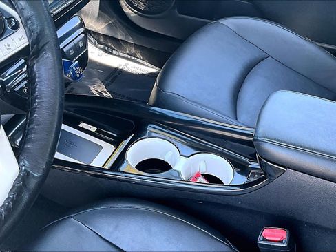 Used 2017 Toyota Prius Four w/ Advanced Technology Package FWD image 16