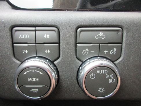 New 2026 GMC Sierra 1500 SLE image 16