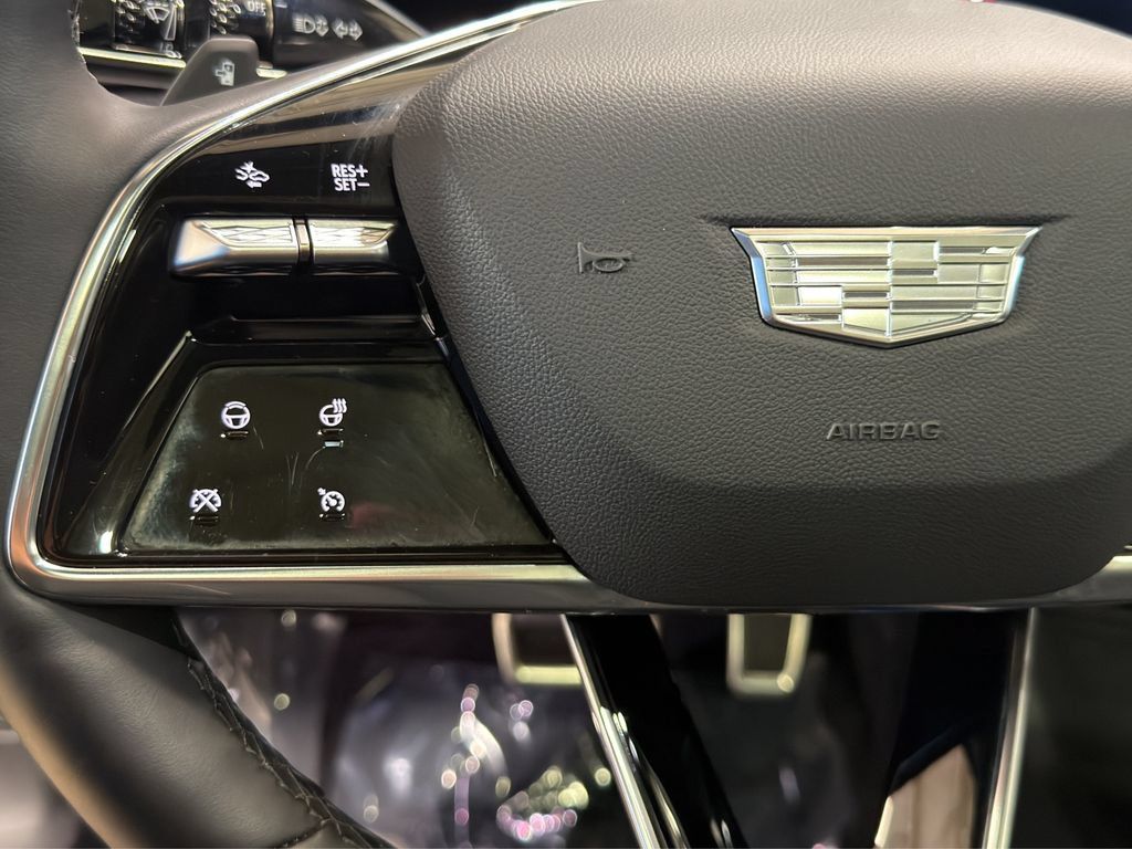 Used 2025 Cadillac Optiq Sport 2 w/ LPO, Floor Liner Package AWD/4WD image 20