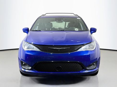 Used 2018 Chrysler Pacifica Touring-L Plus w/ Advanced Safetytec Group FWD image 2