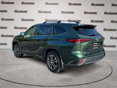 Used 2023 Toyota Highlander XLE AWD/4WD image 3