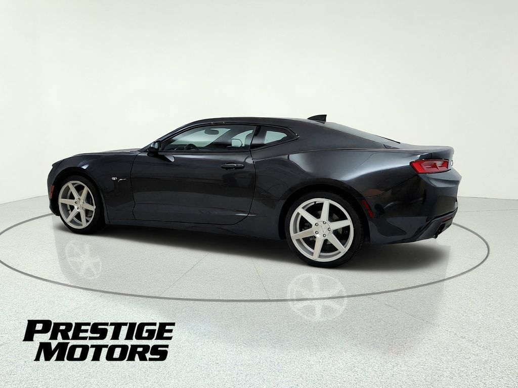 Used 2016 Chevrolet Camaro LT RWD image 5
