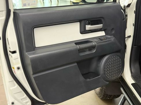 Used 2014 Toyota FJ Cruiser 4WD image 12