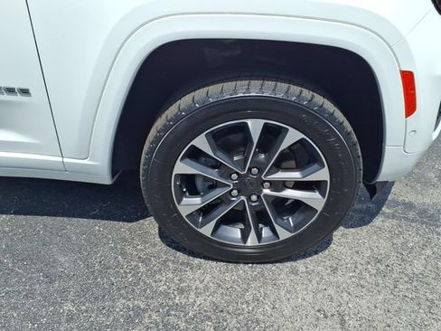 Used 2023 Jeep Grand Cherokee L Overland w/ Luxury Tech Group IV AWD/4WD image 4