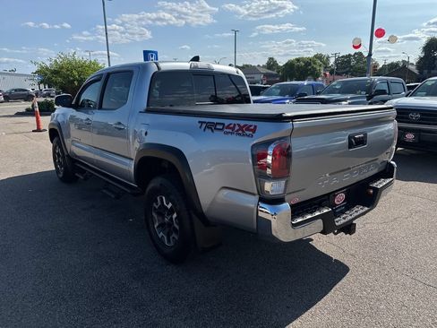 Used 2022 Toyota Tacoma TRD Off-Road AWD/4WD image 5