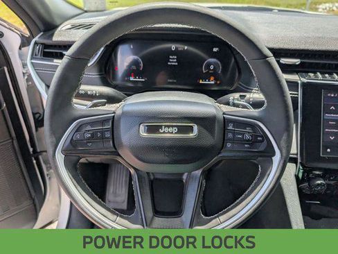 Certified 2025 Jeep Grand Cherokee L Altitude AWD/4WD image 13