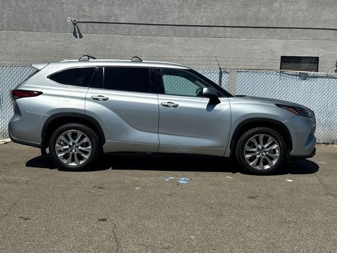 Used 2023 Toyota Highlander Limited AWD/4WD image 6