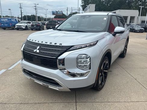 Used 2024 Mitsubishi Outlander SE FWD image 3