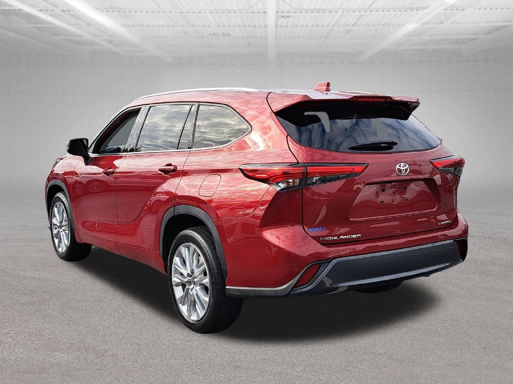 Used 2021 Toyota Highlander Limited FWD image 4