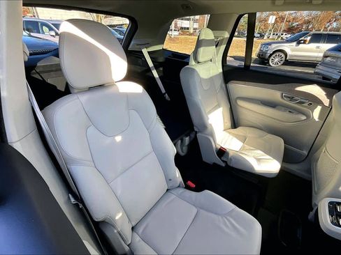 Certified 2024 Volvo XC90 B6 Plus image 18