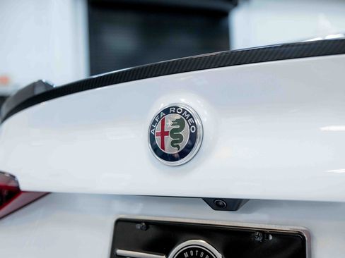 Used 2017 Alfa Romeo Giulia Quadrifoglio image 25