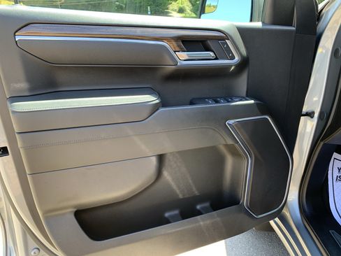 Used 2025 Chevrolet Silverado 1500 LT AWD/4WD image 16
