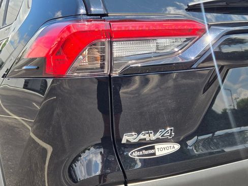 Used 2025 Toyota RAV4 LE AWD/4WD image 8